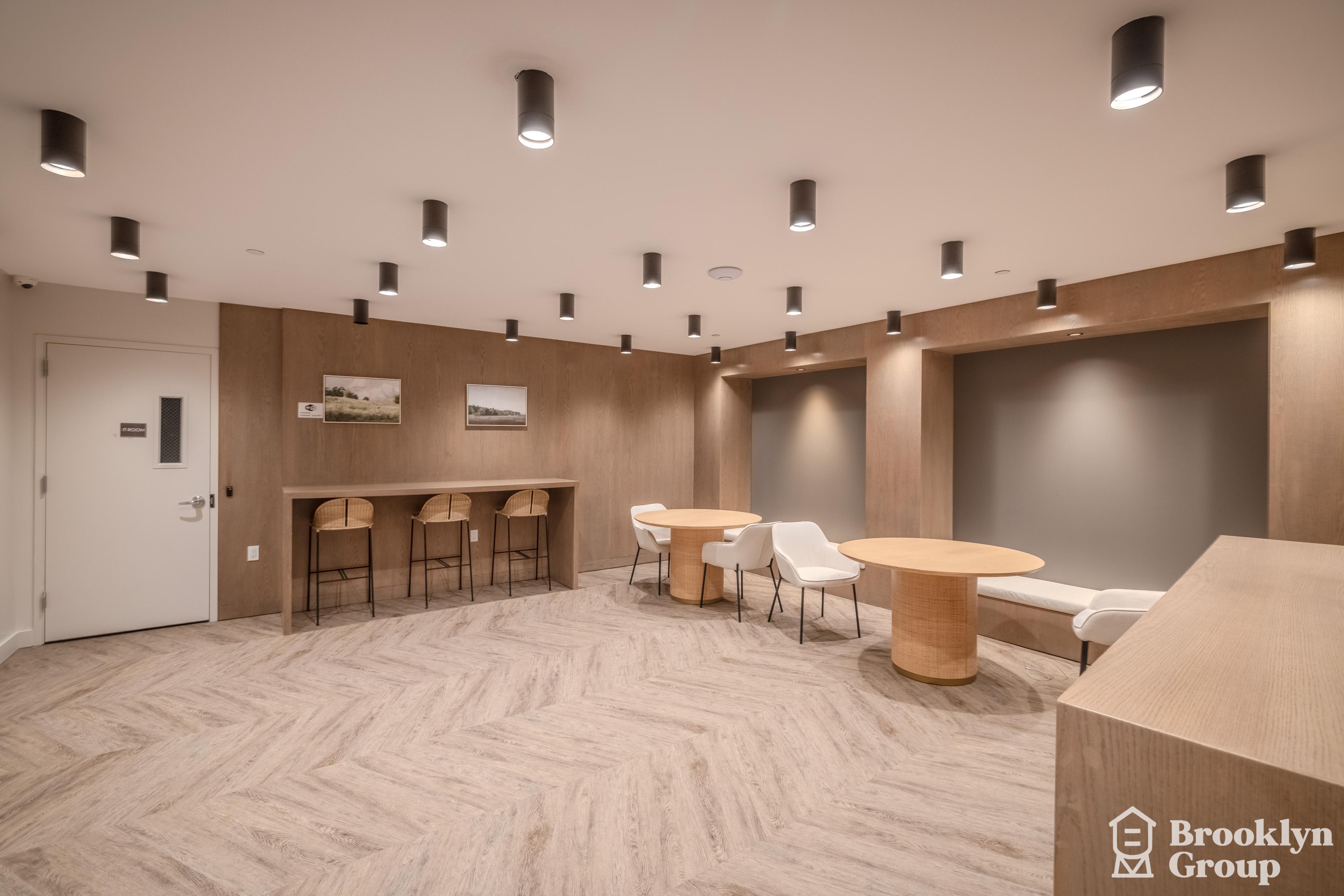 Business Room7-HDR.jpg
